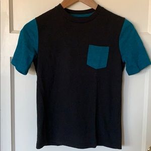 Black and turquoise pocket T-shirt